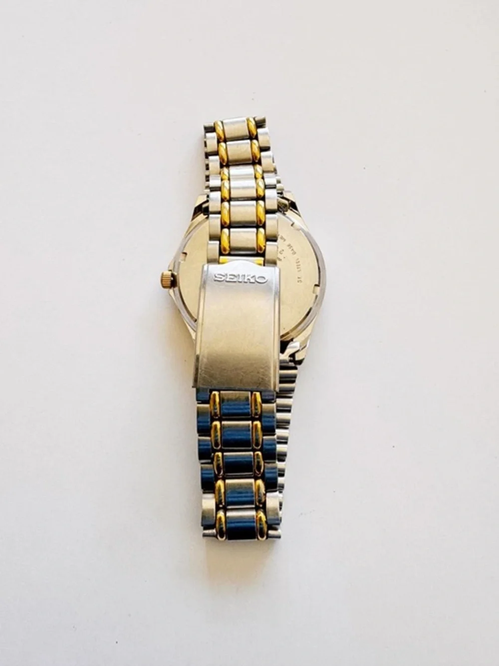 Seiko Quartz Two Tone Watch 35mm Cracked Crystal 7.25”